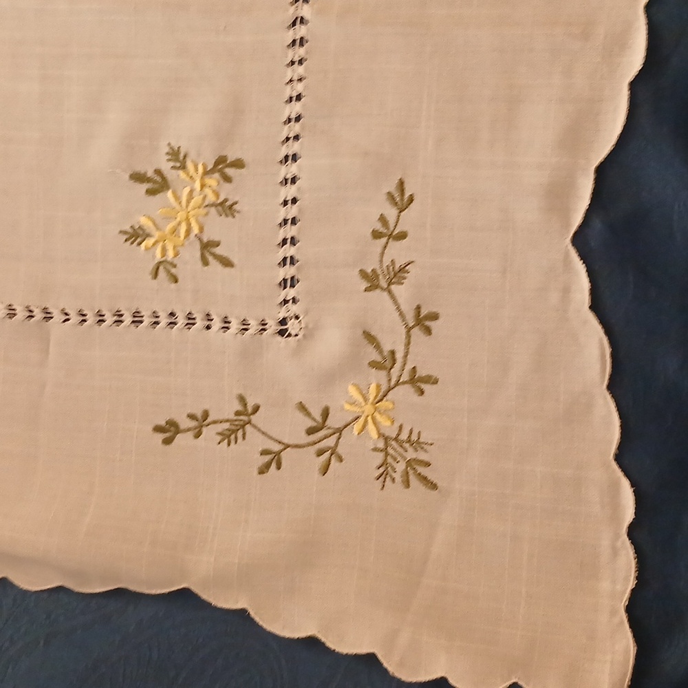 Embroidered Tablecloth - Picture 3 of 7